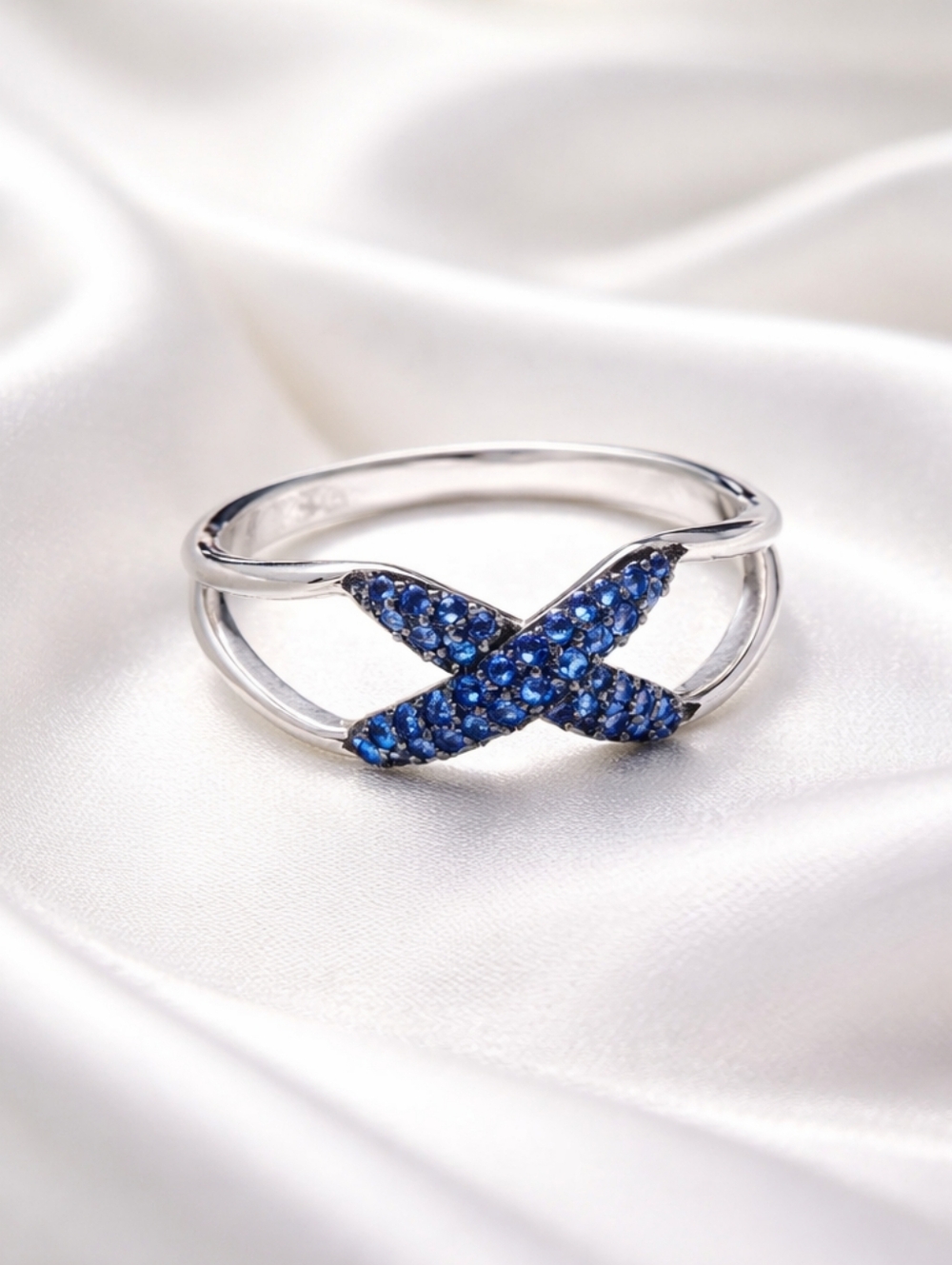 Beautiful 925 Sterling Silver Blue CZ Ring Size 7
